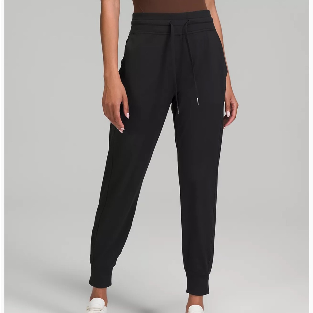 Like new Lululemon ready to rulu 7/8 joggers graphite gray